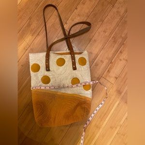 The Quilt Queen Egg Tote | quilted tote bag with matching egg print lining wow